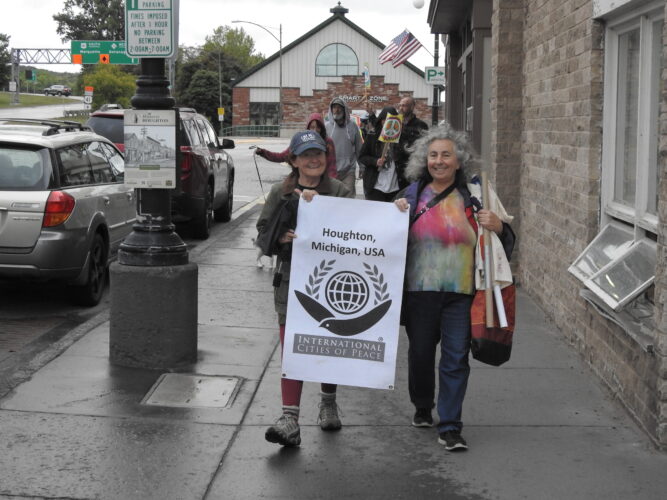 Lokale Friedenspole teilen globale Botschaft |  Nachrichten, Sport, Jobs
